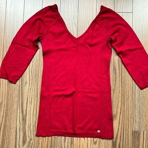 Guess v-neck 3/4 sleeve sweater size medium